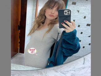 Kaley Cuoco's Baby Bump Selfie